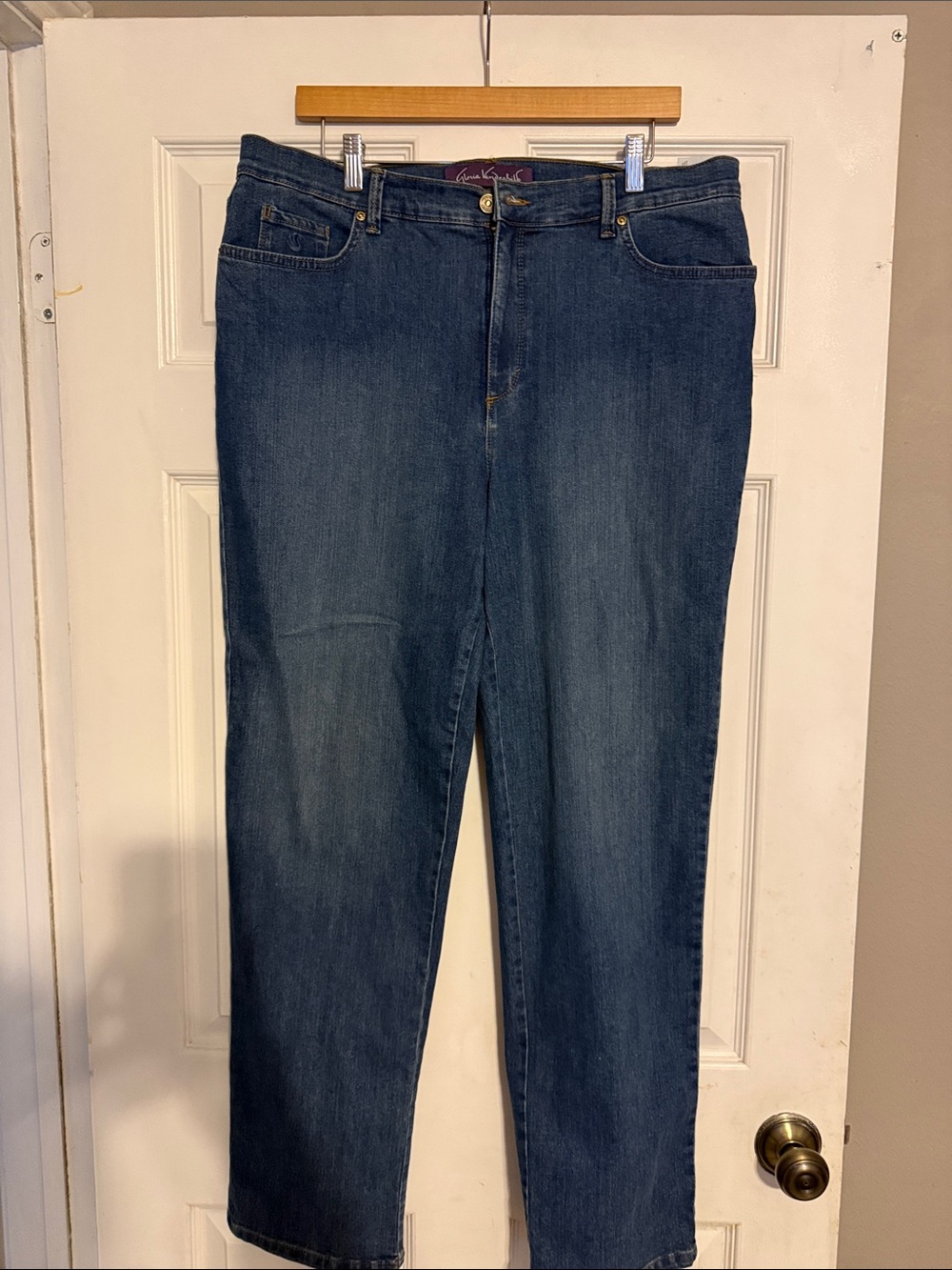 Classic Straight-Leg Jeans in Dark Blue - Women